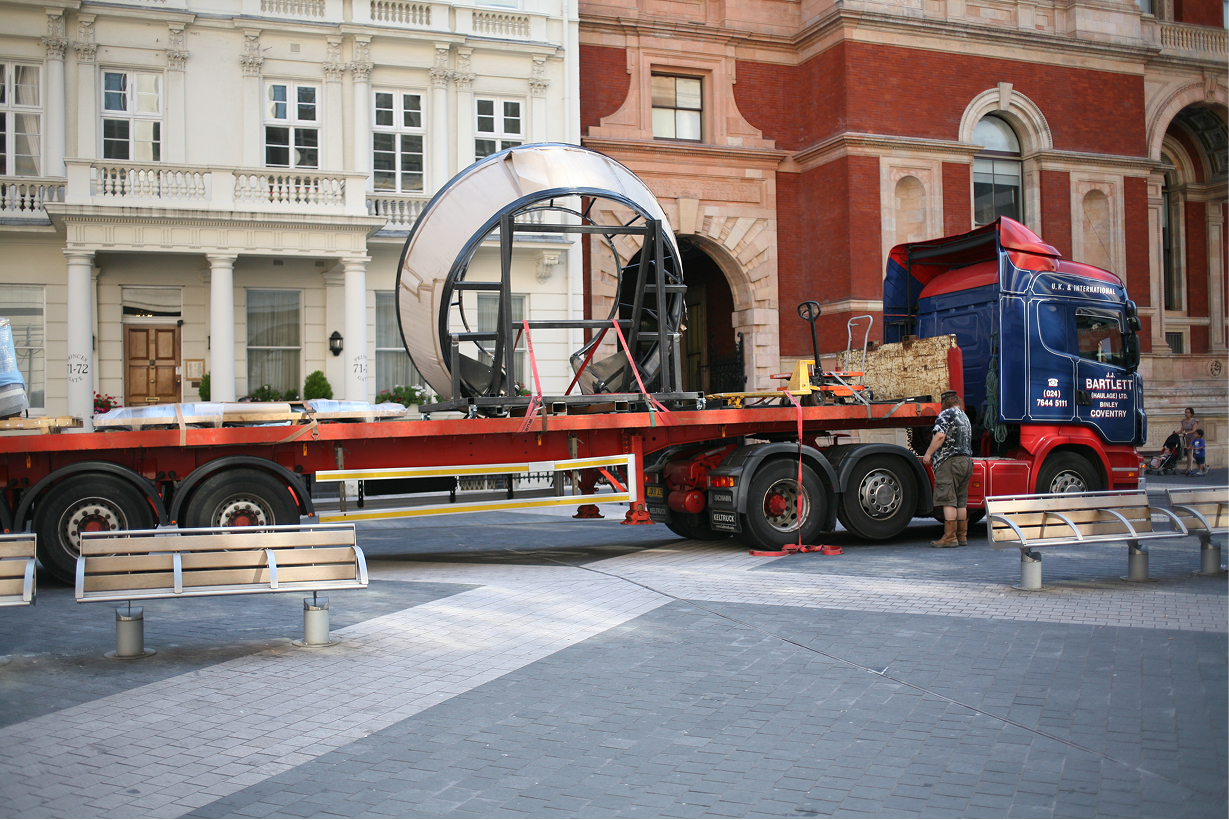 SCIENCE MUSEUM-ENTRANCE DESK-003
